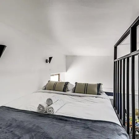 Amazing Loft 4p- Republique Lägenhet